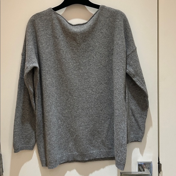 Charming Gray Cat Pattern Sweater from Italy - Picture 2 of 2